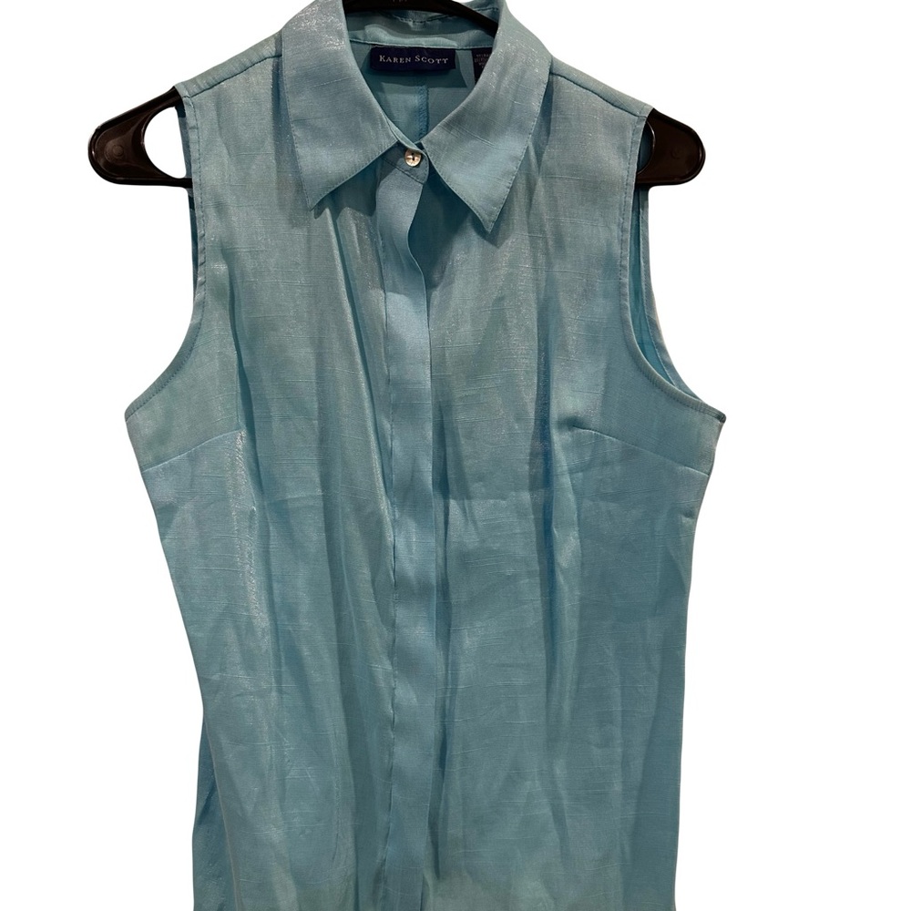 Karen Scott Women's Light Blue Sleeveless Button Down Shirt